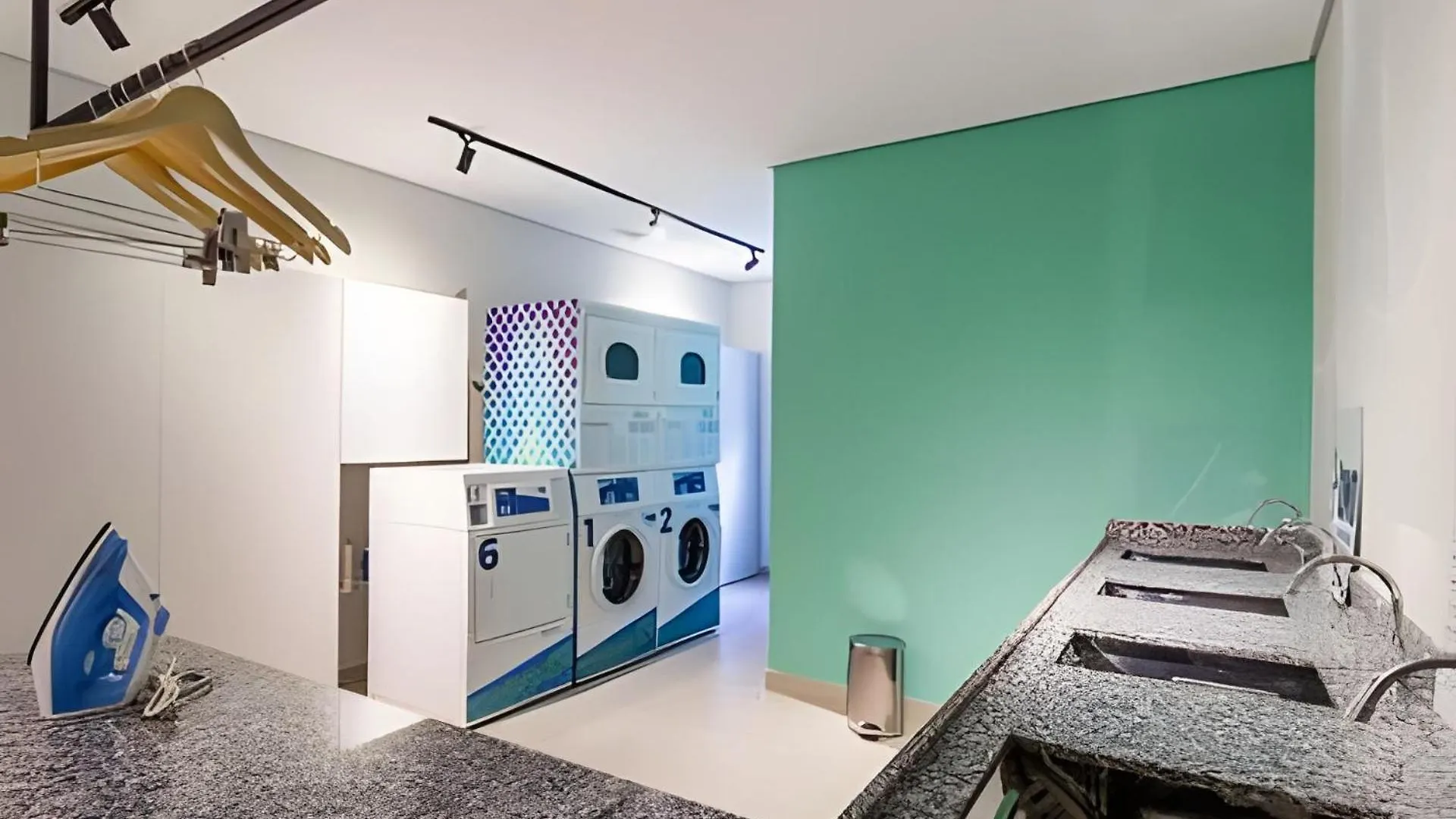 Studio Com Piscina No Bras - 2 Min A Pe Do Metro 상파울루 브라질