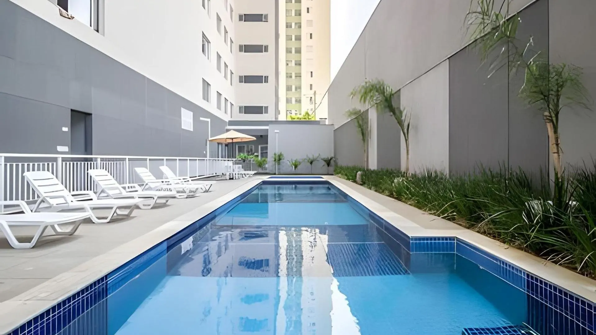 Studio Com Piscina No Bras - 2 Min A Pe Do Metro São Paulo
